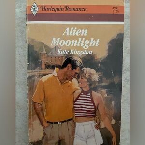 Vintage Harlequin Paperback Book Alien‎ Moonlight Author Kate Kingston
